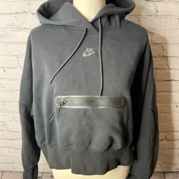 Nike women’s NSW tech fleece oversized crop sweatshirt medium - Image 7