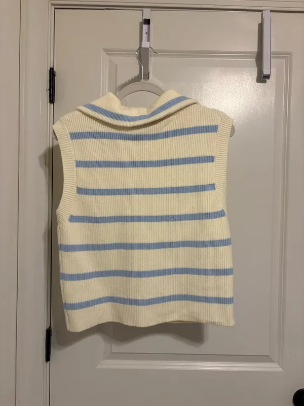 Blue and white sweater - Image 3