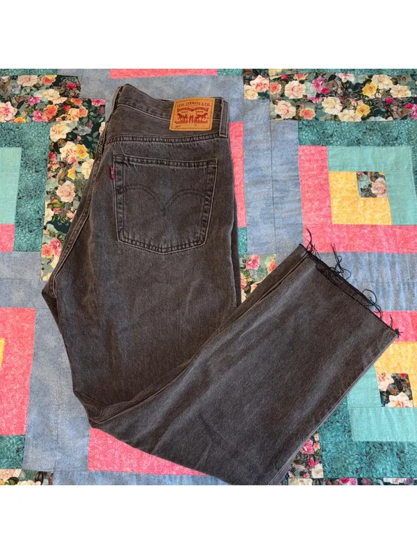 Levi's 501 Woman’s Highrise Straight Crop W30 L26 Button Fly Raw Hem Denim jeans - Image 9