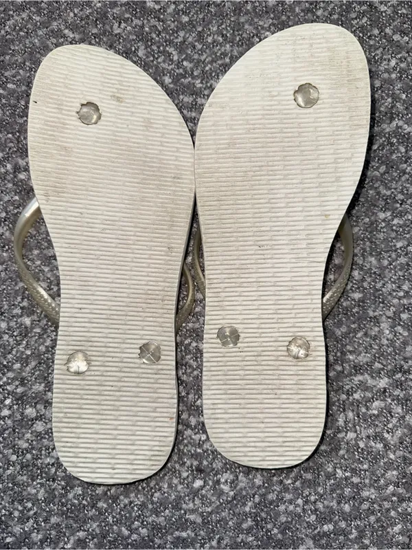 Havaianas Women's Flip Flops in Pearl White with Gold Straps - Image 2
