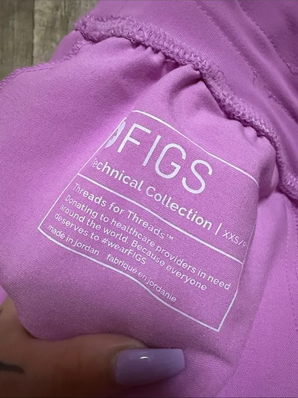 FIGS Pink Cloud 
Two Piece Scrub Set - Image 4