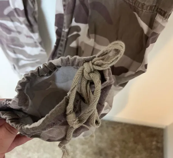 Urban Outfitters cropped camo cargo pants brown - Image 4