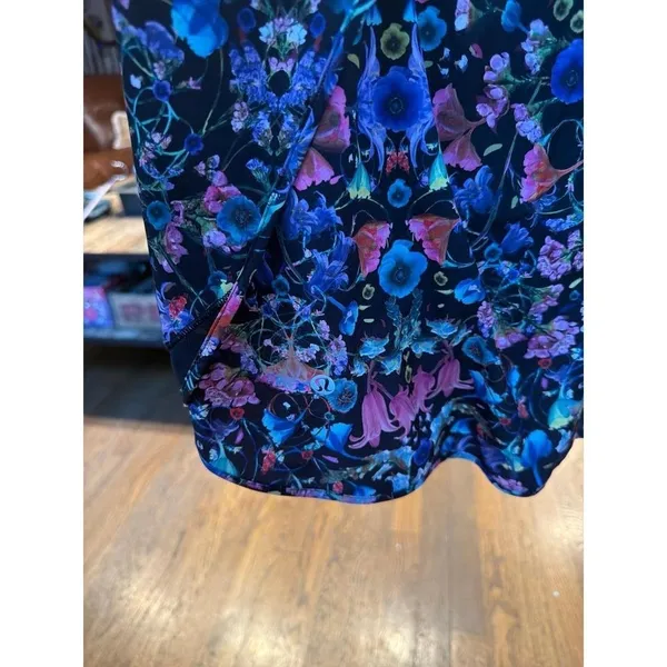 lululemon athletica Hotty‎ Hot High-Rise Skirts in the Flowerscope Black Multi 8 - Image 5