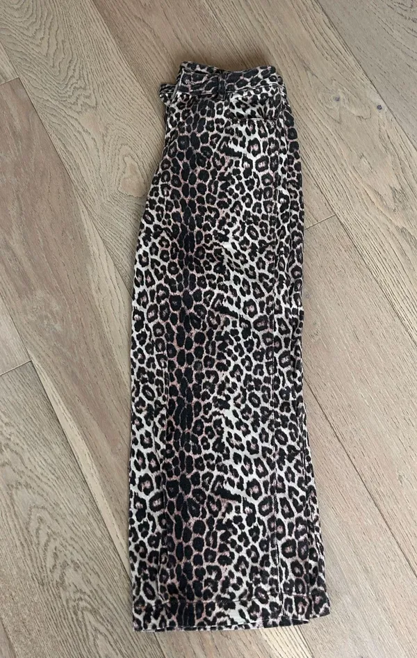 Pacsun cheetah print jeans - Image 4