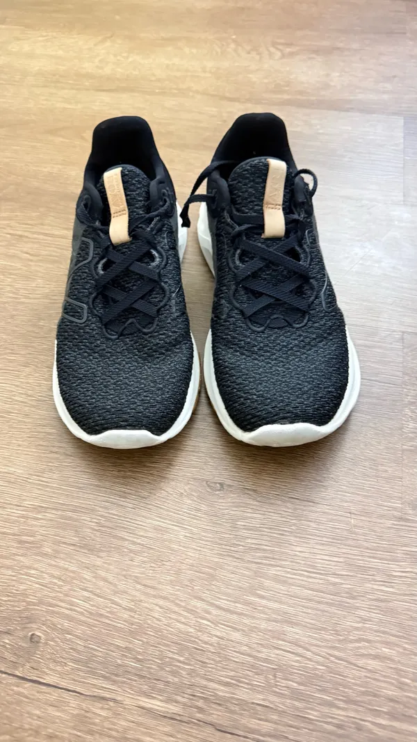 New Balance Fresh Foam Roav V2 Black Gray Athletic Running Shoes Womens Size 7.5 - Image 2