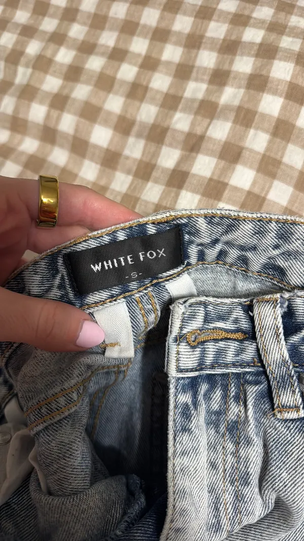 White Fox High-Waisted Boutique Light Wash Straight Leg Jeans - Image 4