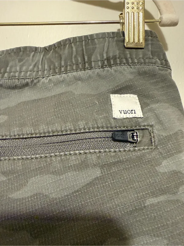 Vuori women’s medium Olive Gray Camo Cargo Pants - Image 9