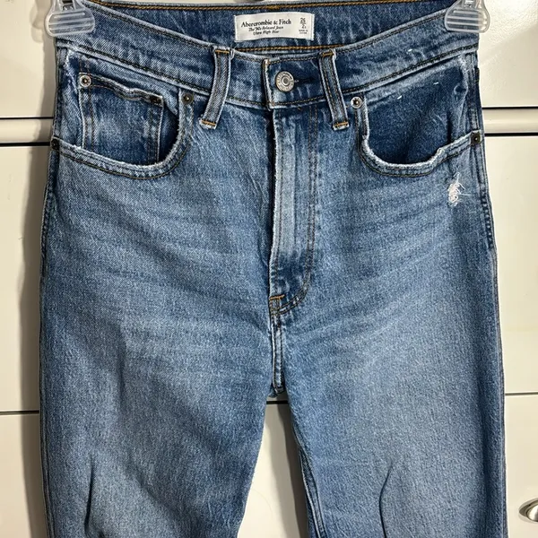 Abercrombie & Fitch The 90s Relaxed Jean Ultra High Rise Jeans - Image 3