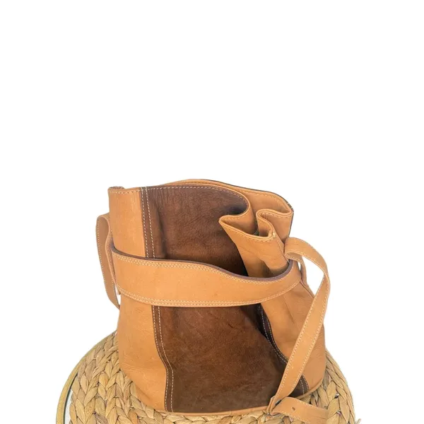 Vtg Leather Bucket Bag Dual Toned Brown Camel Handcrafted Luxurious Vintage - Image 4