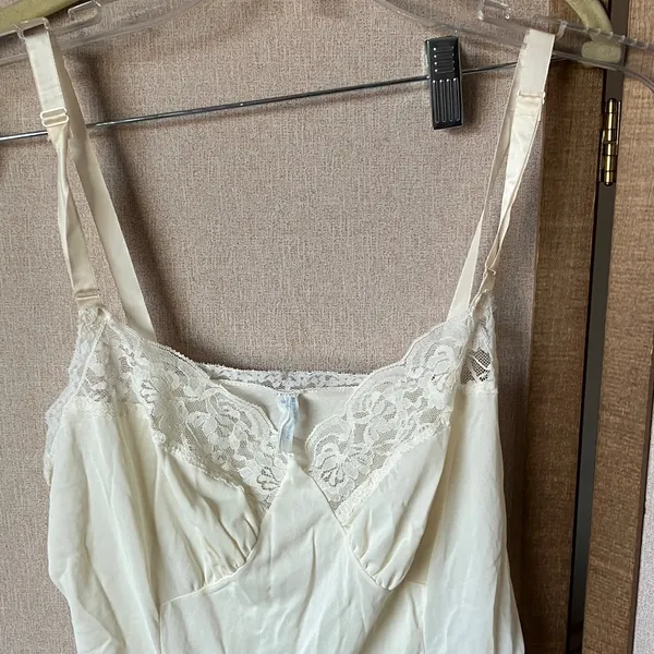FINAL MARKDOWN Lace Trim vintage slip 36 - Image 3