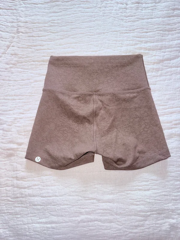 Lululemon Wunder train shorts 4” - Image 4