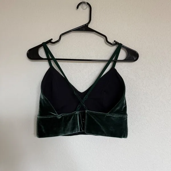Beyond Yoga VIP Longline Sports Bra Velvet Velour Dark Green V-Neck Activewear - Image 3