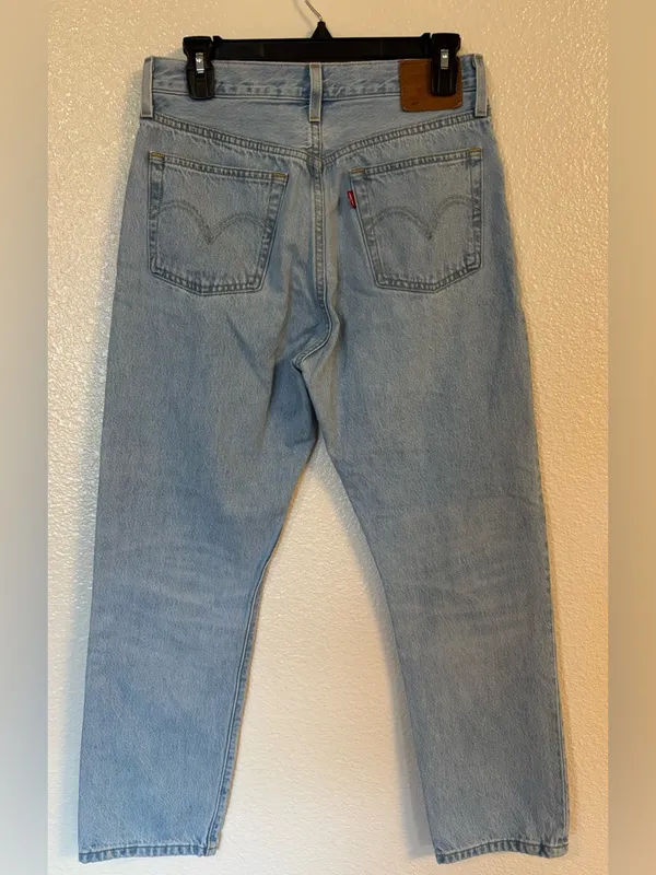 LEVIS 501 medium/light wash 100% cotton Denim Jeans - Image 2