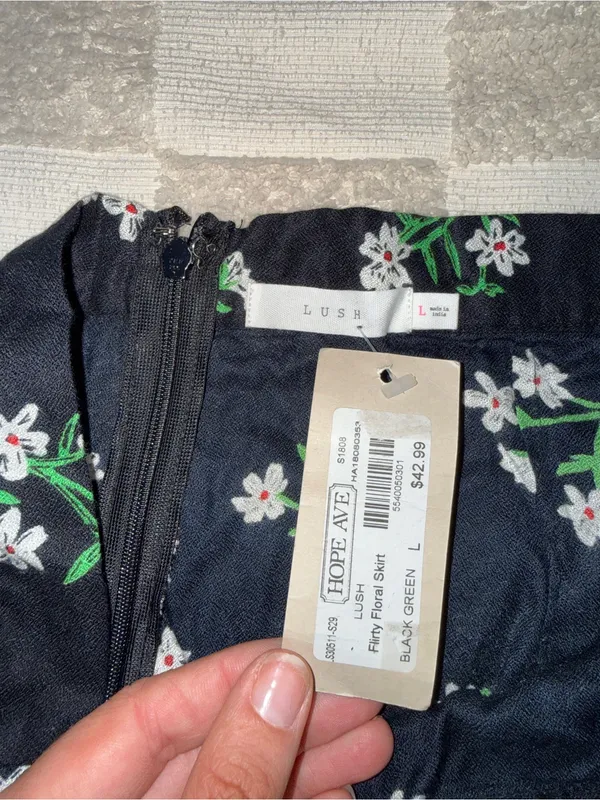 NWT‎ Lush Flirty Floral Skirt size L - Image 5