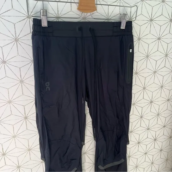 On Running Paneled Black Windbreaker Jogger Pant Size XS - Image 3