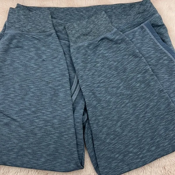 Athleta gray drawstring sweat capris size medium - Image 3