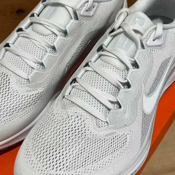 Nike Women's White Trainers - Image 3