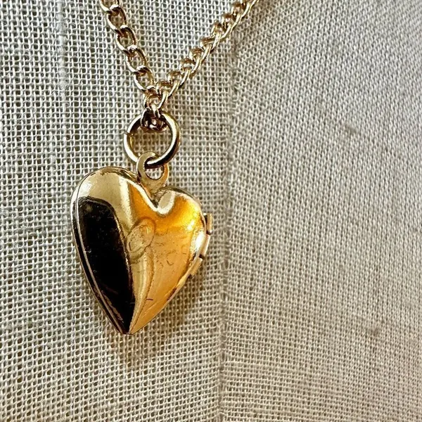 Gold tone triple chain heart locket pendant necklace - Image 6