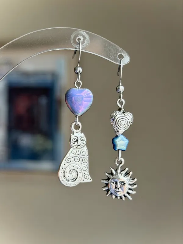 Handmade boho whimsy celestial cat quality Czech glass beads dangle earrings💜🐈 - Image 2