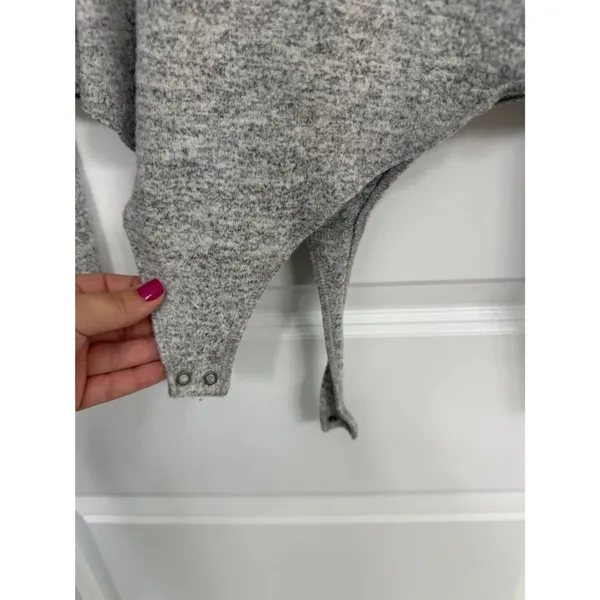 Abercrombie & Fitch Gray Marled V-Neck Sweater Bodysuit L - Image 5