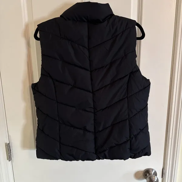 Cole‎ Haan Women's Black Chevron Quilted Puffer Vest Sz Large - Image 2