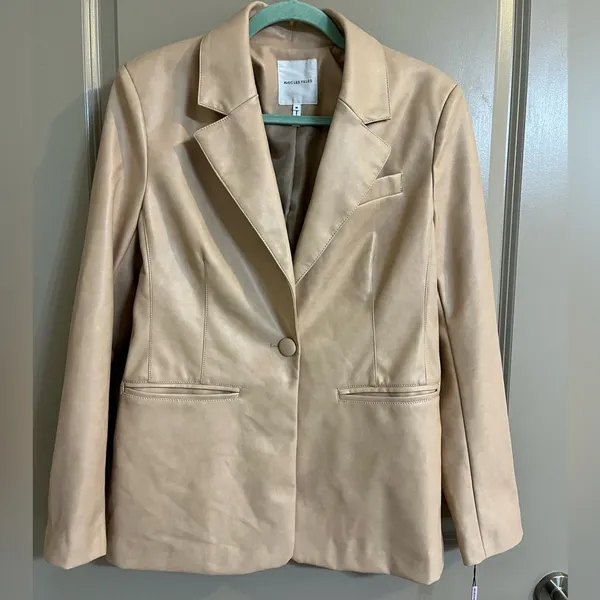 NWT Women's Faux-Leather Fitted Blazer Size M - Image 2