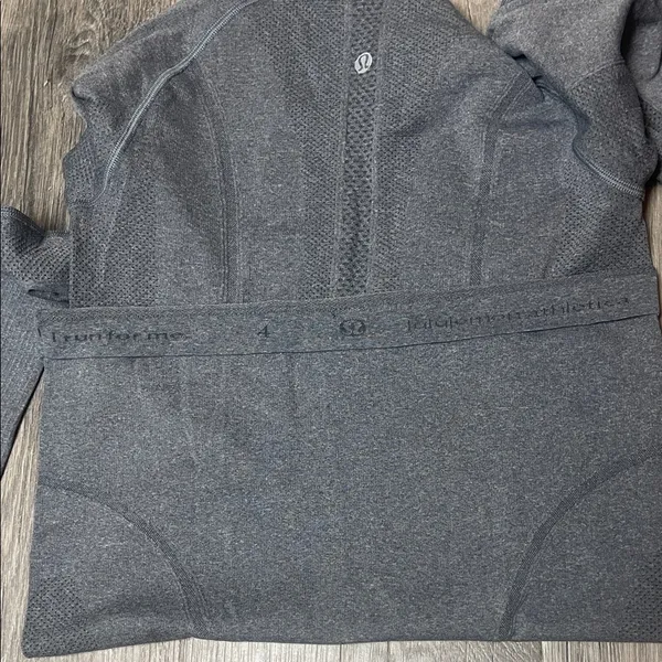 Lululemon Gray Long Sleeve Top - Image 6