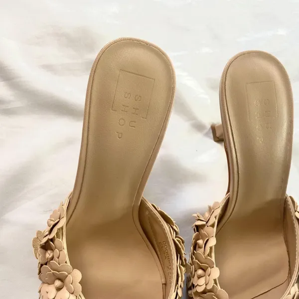 NIB Shushop ELSA Tan Cream Nude dimensional floral appliqué Mule High Heels 7.5 - Image 4
