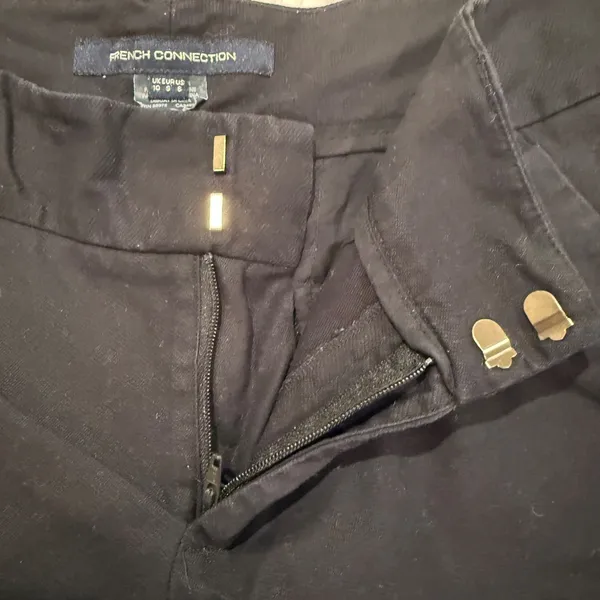 FRENCH CONNECTION Black 100% Cotton Cuffed Chino Shorts 3” Pockets Size 4 - Image 2