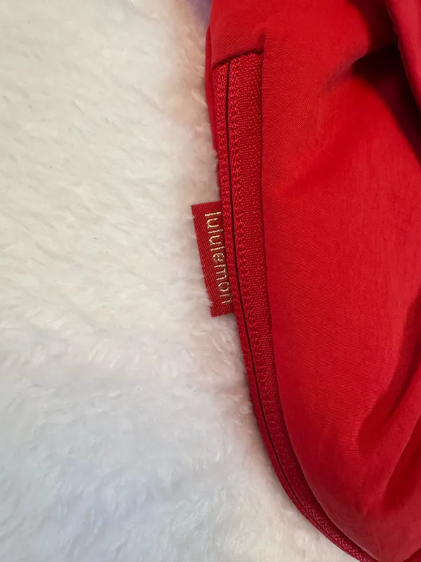 Curved Crossbody Bag Lululemon - Image 2