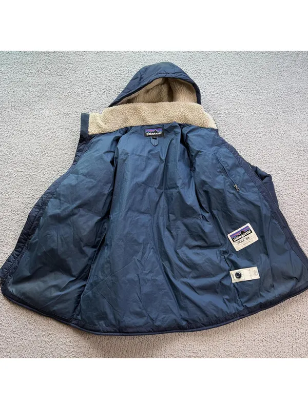 Patagonia Navy Down Hooded Parka Jacket Small Fleece Lined Worn Wear Winter Coat - Image 4
