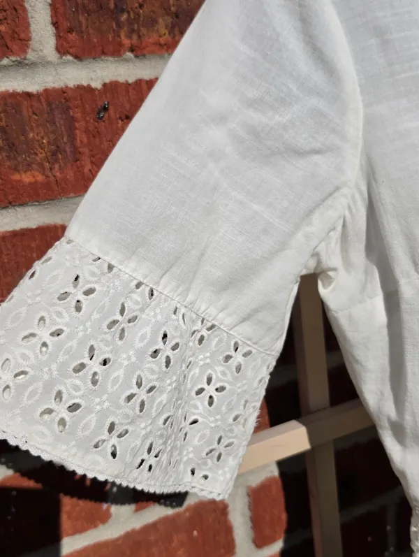 Abercrombie & Fitch white eyelet top Small - Image 4