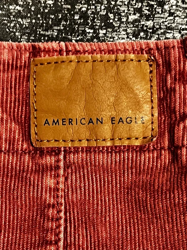 Womens sz8 American Eagle super stretch burgundy corduroy mini skirt - Image 5