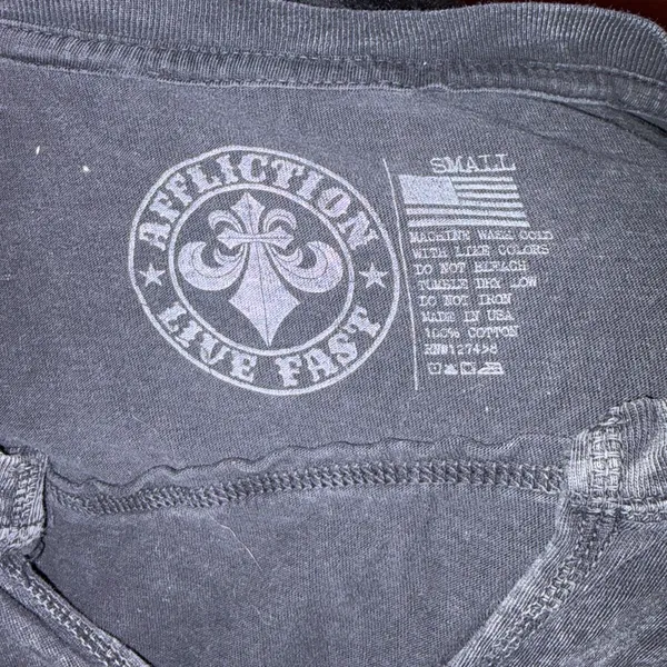 2000’s Affliction Black Graphic Tee with White Cross Design - Image 6