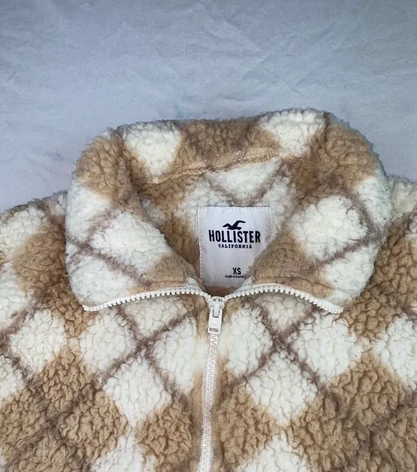 NEW Hollister sweater - Image 2