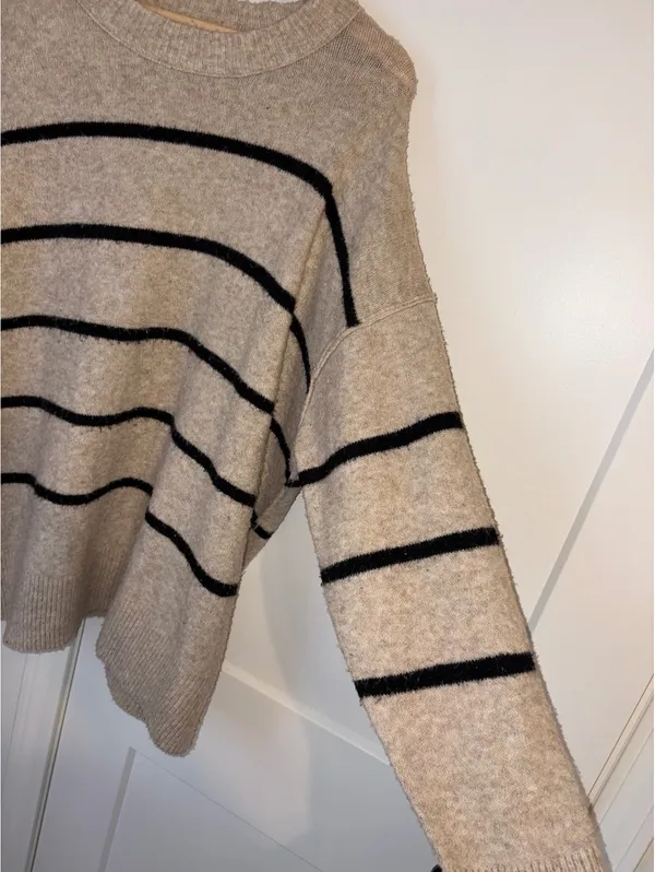 Aerie unREAL Womans M Ultra Soft Beige and Black Striped Pullover Sweater Medium - Image 6