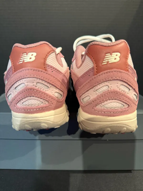 New Balance 204L size 7W - Image 5