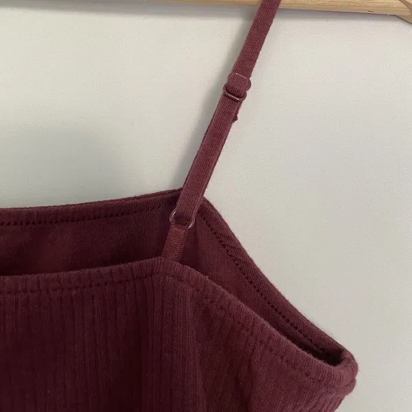 Old‎ Navy Womens Ribbed Burgundy Bodysuit Spaghetti Straps Snap Closure Medium - Image 8