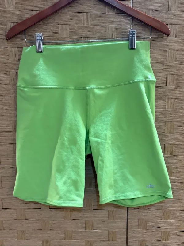 ALO Yoga High-Waist Bike Shorts in Lime Green Size Large EUC - Image 2