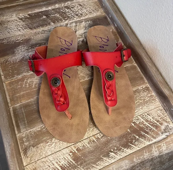 Blowfish Malibu Greco Red Dye Cut Leather Thong Style Slip-on Sandal Size 6.5 - Image 2