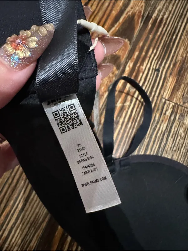 SKIMS NWT ultimate push-up strapless bra color Onyx 32B - Image 5