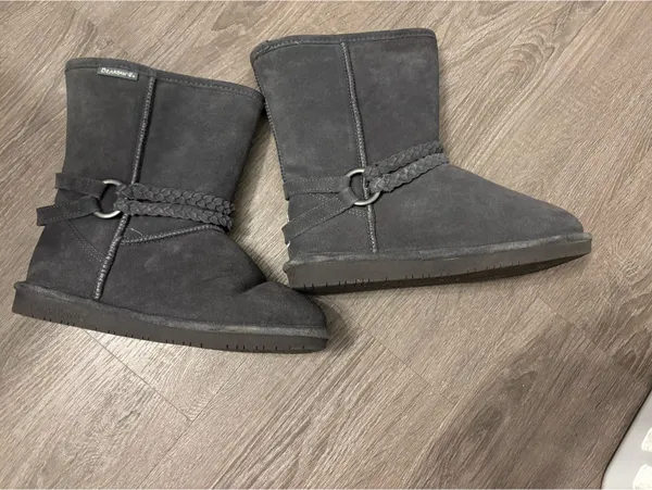 BEARPAW Women’s Boots grey suede with buckle sz7 - Image 2