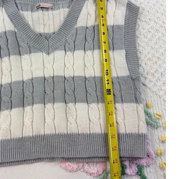SO Cable Knit Sweater Vest Top - Striped S Gray Cream Cropped Preppy‎ Academia - Image 4