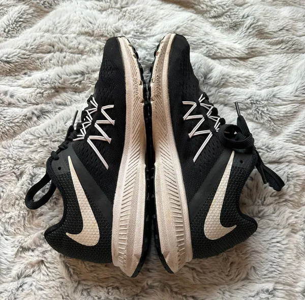 Nike Tennis Shoes - Image 5