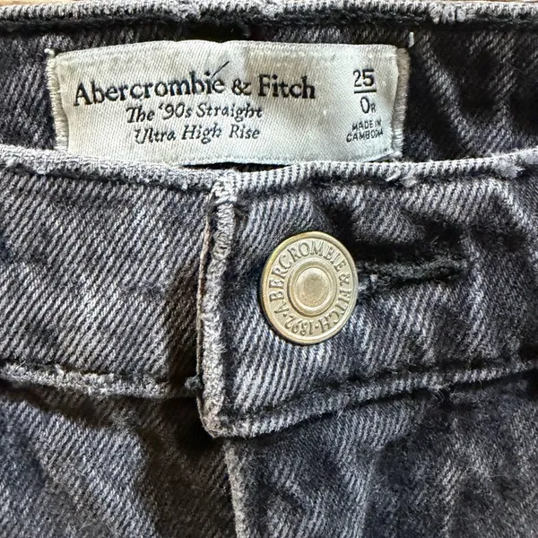 Abercrombie & Fitch 90s Straight Curve Love Ultra High Rise Black Jeans Size 25 - Image 3