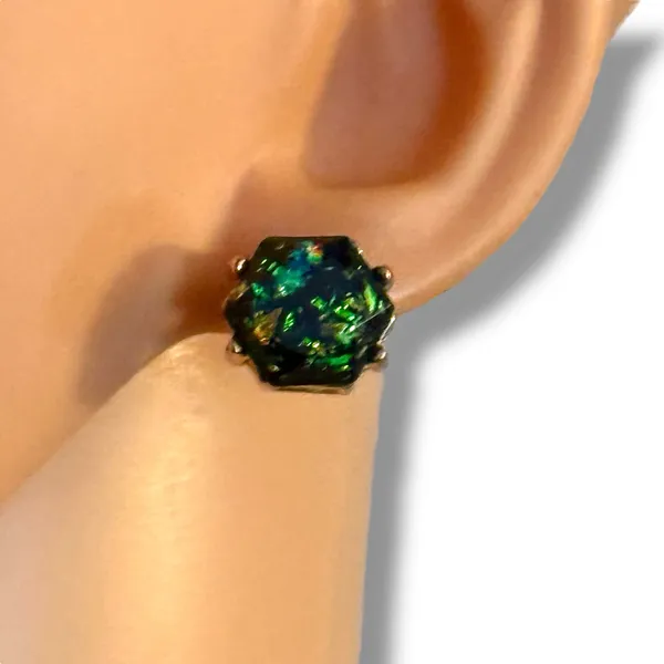 Faux Fire Opal hexagon stud earrings Green - Image 2