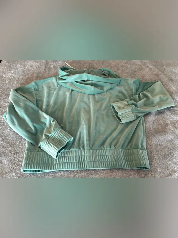 Women’s No Boundaries Cropped Mint Green Hooded Velvety Blouse Size XXXL - Image 4