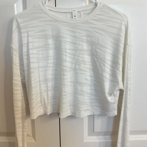 Lululemon Mesh Long Sleeve - Image 3