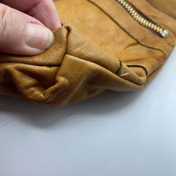 Vintage boho Leather Made in Hong Kong top handle bag. - Image 12