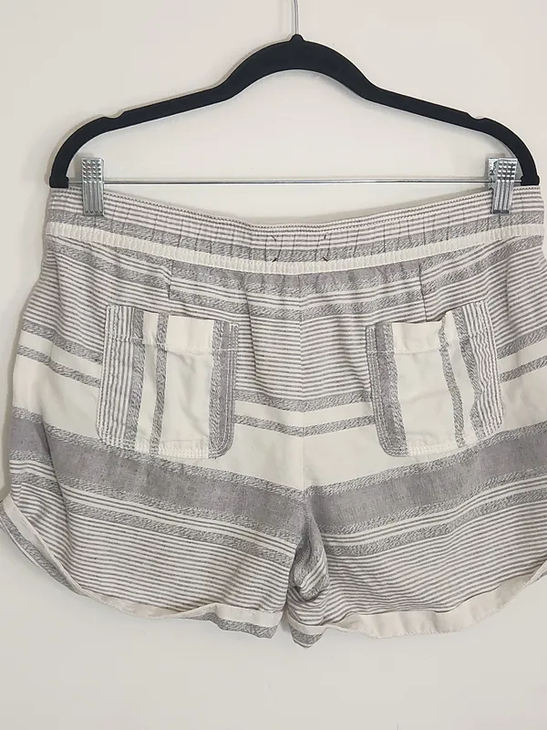 Lou and Grey Linen Blend Off-White and Light Blue Striped Shorts Size Medium - Image 4